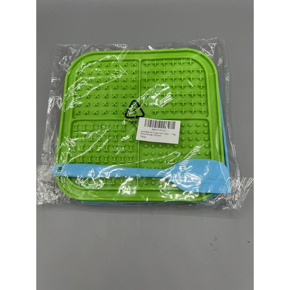 Pet Silicone Suction Licking Mat Dogs and Cats, 2 Pack 8x8